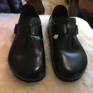 Birkenstocks Full Leather Clog. Size 6